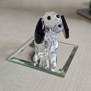 CRYSTAL DOG ON MIRROR